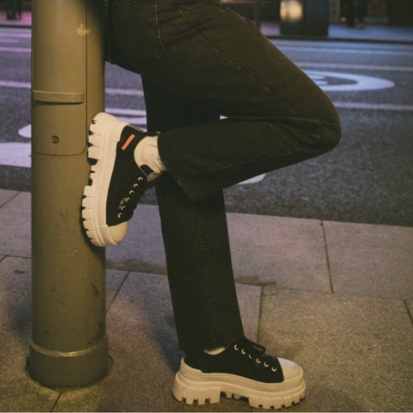 Palladium Revolt Lo TX Platform Sneakers Womens US Size 8 Black/Marshmallow - Picture 7 of 16